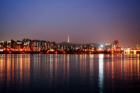 200px-Seoul-Han.River.at.night-01.jpg