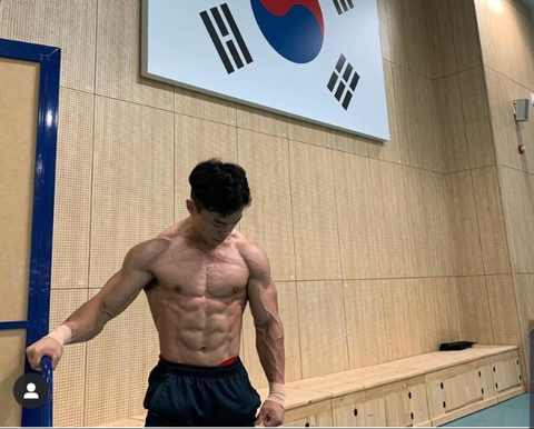 역도 67kg급 용상 신기록 보유 선수 - 꾸르