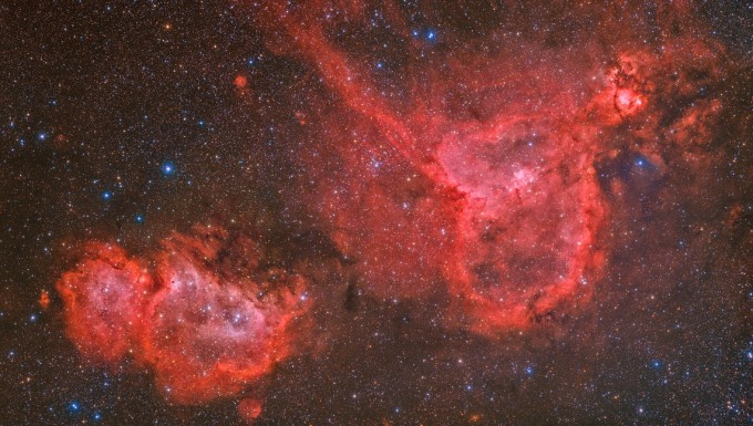 은상 수상작 ′Heart and Soul Nebula(정병준)′ 하트성운과 태아성운을 한 장의 사진에 담기 위해서 따로 촬영한 후 합성했다. 별의 색을 자연스럽고 화려하게 처리하면서도 성운의 구조를 잘 나타내고자 했다. 천문연 제공