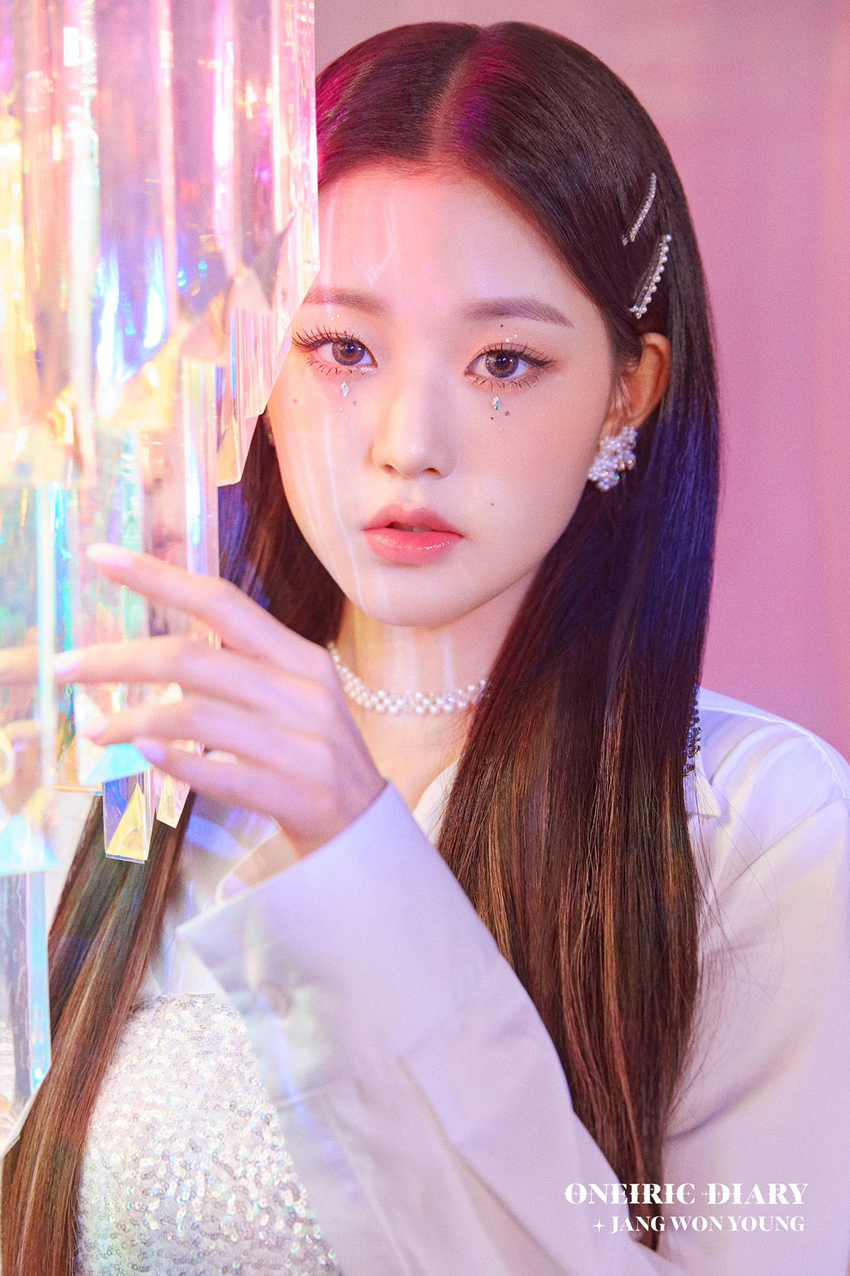 official-photo-3-wonyoung.jpg