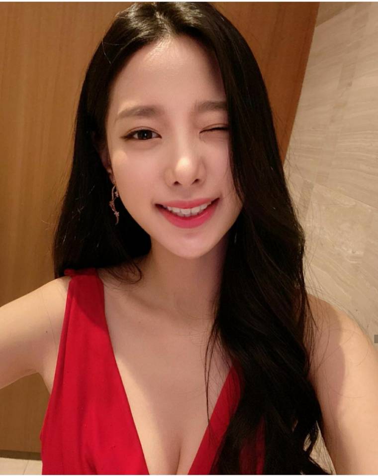조현 빨간 드레스3.jpg