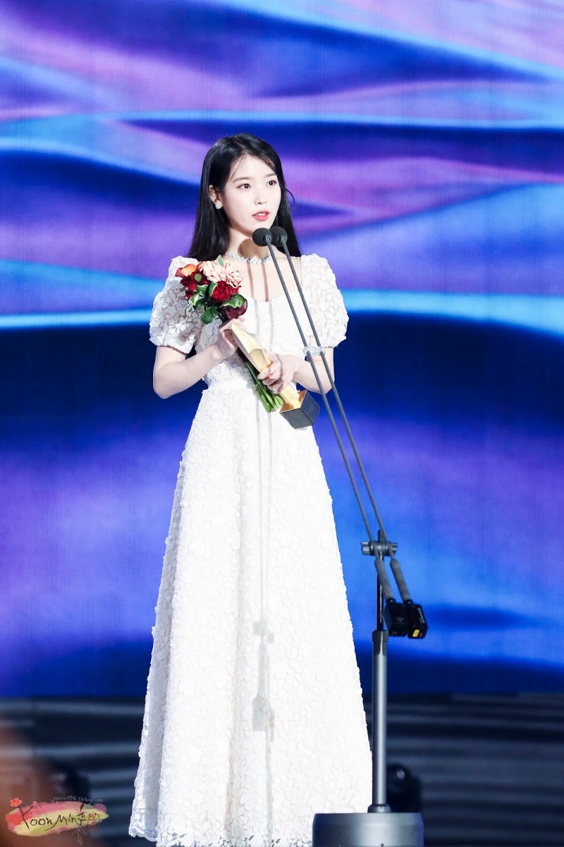 아이유 (60p)