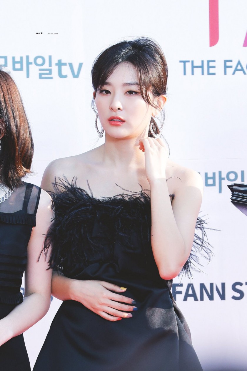 레드벨벳 슬기, 블랙 스완 드레스