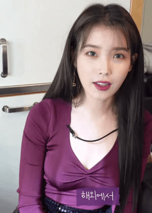 보라색 티 팜 파탈 아이유