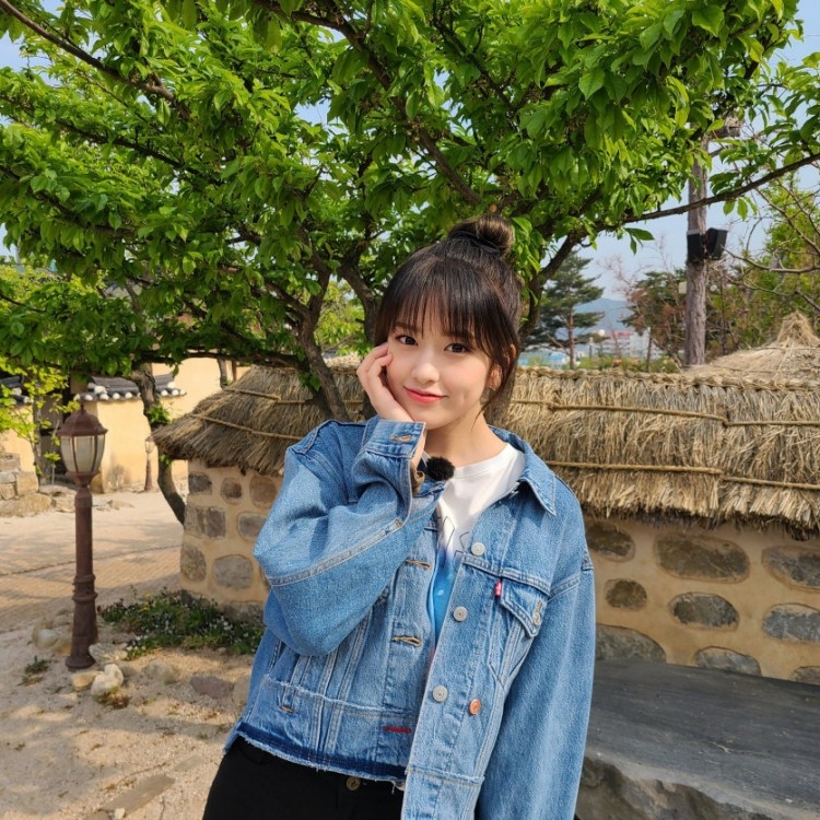 Tags: K-Pop, Ahn Yujin, IZ*ONE