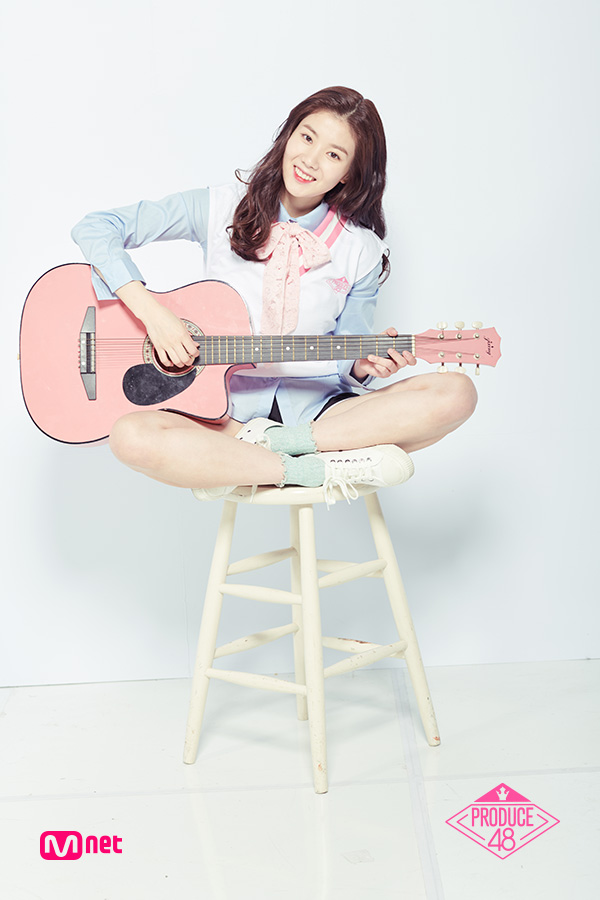 Tags: Television Show, K-Pop, Kwon Eunbi, Wavy Hair, Sweater, Holding Object, Musical Instrument, Shorts, Collar (Clothes), Sitting On Chair, Black Shorts, Bow Tie
