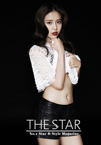Tags: K-Pop, AOA (Ace Of Angels), Shin Hyejeong, Black Background, Text: Magazine Name, Navel, Midriff, Lingerie, Red Lips, Bra, The Star