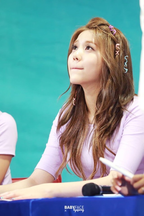 Tags: K-Pop, AOA (Ace Of Angels), AOA Cream, Shin Hyejeong, Looking Up, Pink Shirt, Fansigning Event