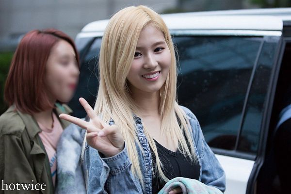 Tags: K-Pop, Twice, Minatozaki Sana, Car, V Gesture, Denim Jacket, Hotwice