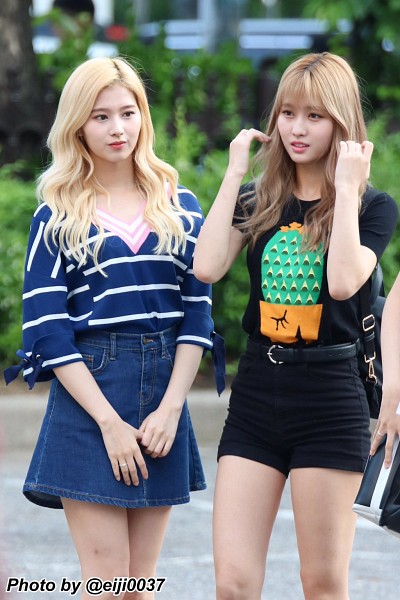 Tags: JYP Entertainment, K-Pop, Twice, Minatozaki Sana, Hirai Momo, Blue Shirt, Denim Skirt, Striped, Striped Shirt, Black Shorts, Shorts, Bag