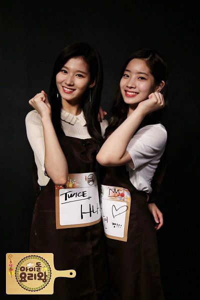 Tags: JYP Entertainment, K-Pop, Twice, Minatozaki Sana, Kim Dahyun