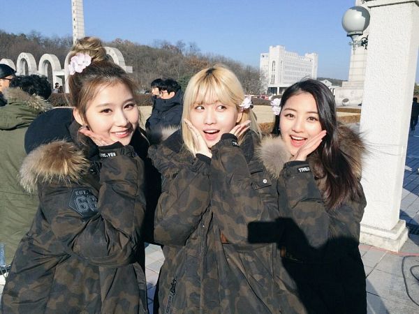 Tags: JYP Entertainment, K-Pop, Twice, Hirai Momo, Minatozaki Sana, Jihyo