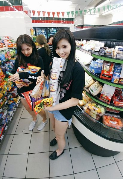 Tags: K-Pop, Twice, Minatozaki Sana, Im Nayeon, Looking Down, Denim Shorts, White Footwear, Food, Bare Legs, Shorts, Black Footwear