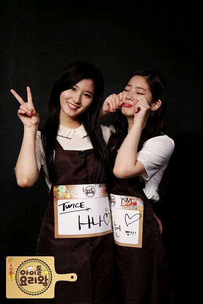 Tags: JYP Entertainment, K-Pop, Twice, Minatozaki Sana, Kim Dahyun