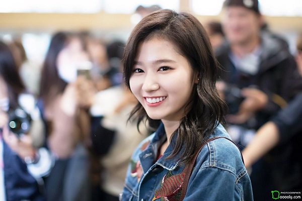 Tags: K-Pop, Twice, Minatozaki Sana, Denim Jacket, Airport, Ooooly