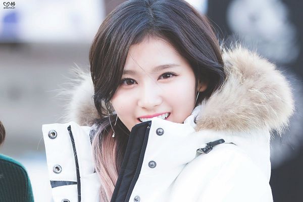 Tags: K-Pop, Twice, Minatozaki Sana, White Outerwear, White Jacket, Onlyfor Ny