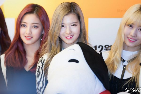 Tags: JYP Entertainment, K-Pop, Twice, Minatozaki Sana, Jihyo, Hirai Momo