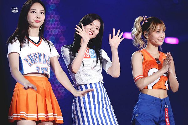 Tags: JYP Entertainment, K-Pop, Twice, Im Nayeon, Hirai Momo, Minatozaki Sana