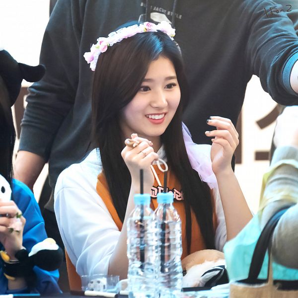 Tags: K-Pop, Twice, Minatozaki Sana