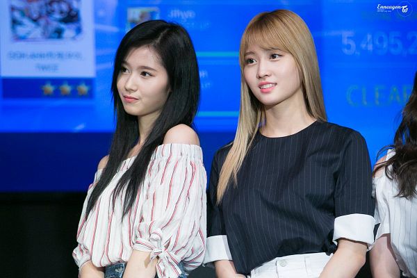 Tags: K-Pop, Twice, Tzuyu, Minatozaki Sana, Hirai Momo