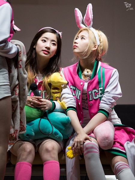 Tags: JYP Entertainment, K-Pop, Twice, Minatozaki Sana, Kim Dahyun