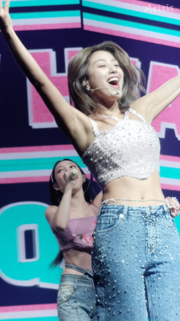 230625 TWICE Jihyo - ‘READY TO BE’ World Tour in Houston Day 2 documents 4