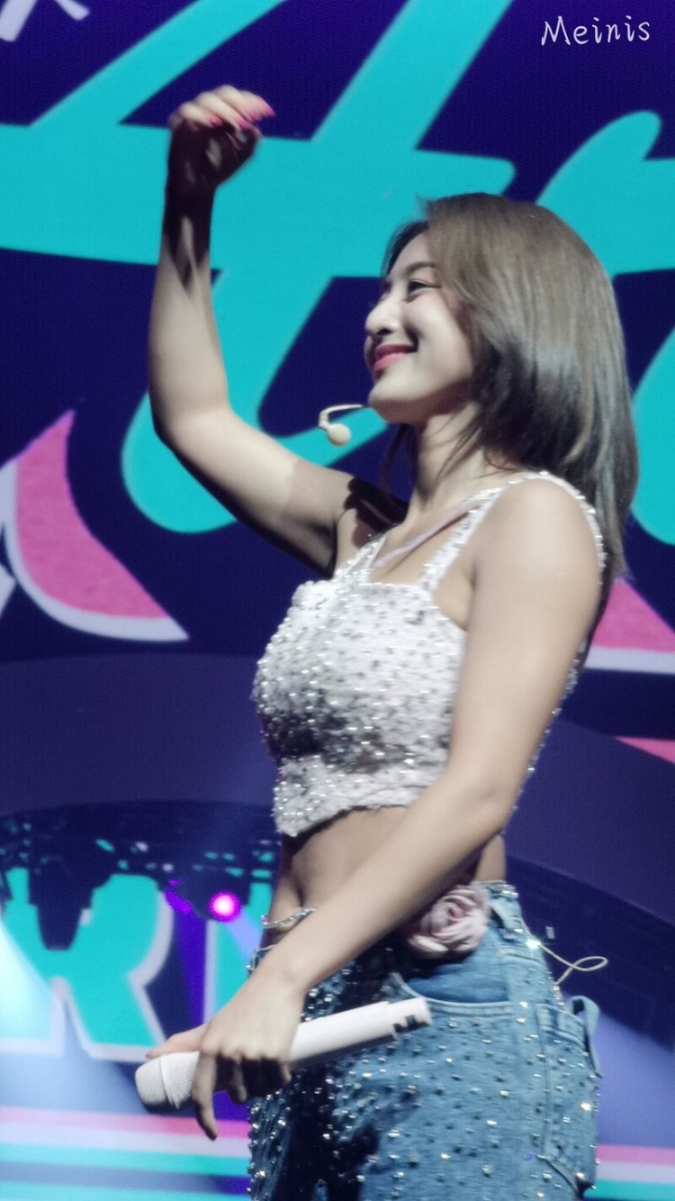 230625 TWICE Jihyo - ‘READY TO BE’ World Tour in Houston Day 2 documents 3