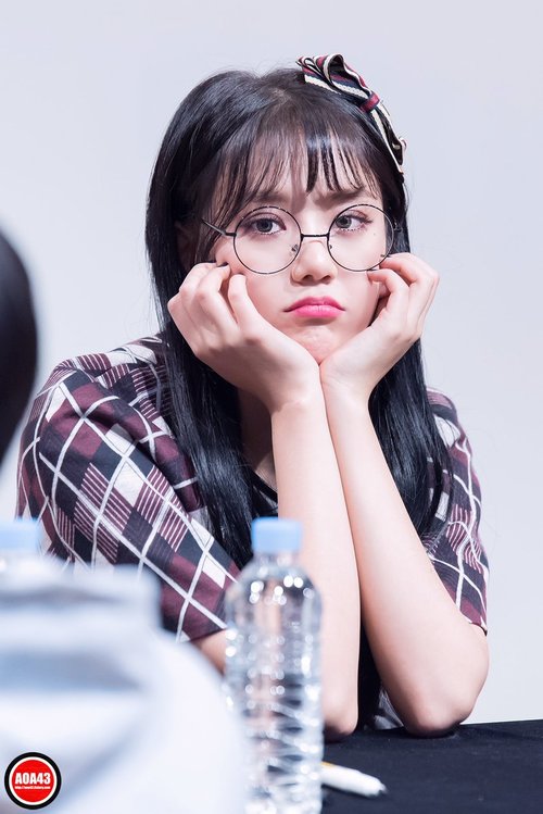 Tags: K-Pop, AOA (Ace Of Angels), AOA Cream, Shin Hyejeong, Hair Bow, Bow, Glasses, Checkered, Frown, Hair Ornament, Fansigning Event