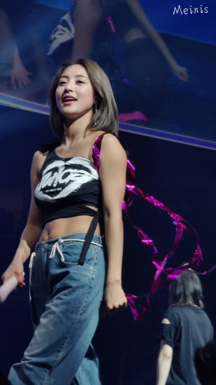 230625 TWICE Jihyo - ‘READY TO BE’ World Tour in Houston Day 2 documents 6