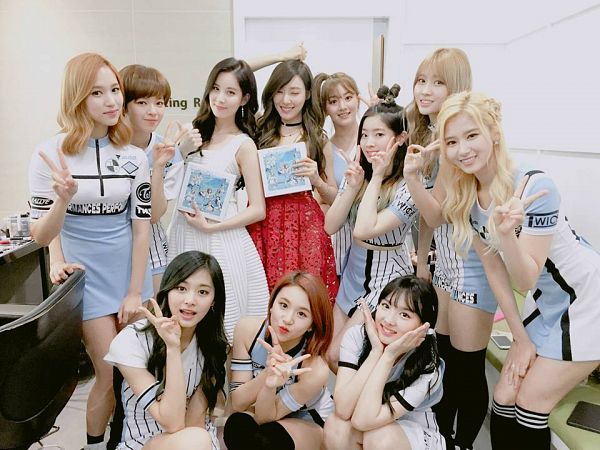 Tags: K-Pop, Twice, Minatozaki Sana, Hirai Momo, Kim Dahyun, Im Nayeon, Tzuyu, Son Chaeyoung, Myoui Mina, Yoo Jeongyeon, Jihyo