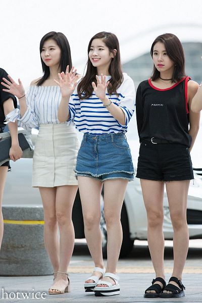 Tags: K-Pop, Twice, Kim Dahyun, Son Chaeyoung, Minatozaki Sana