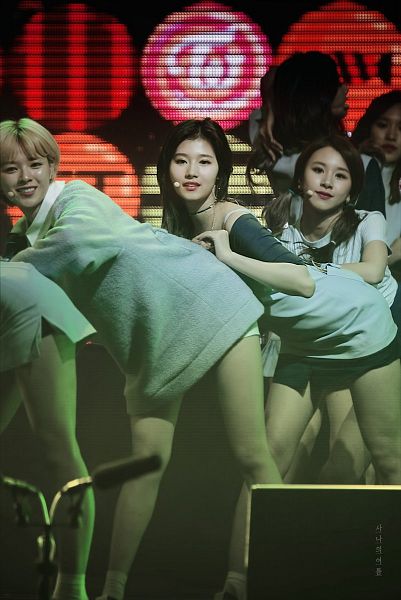 Tags: JYP Entertainment, K-Pop, Twice, Son Chaeyoung, Yoo Jeongyeon, Minatozaki Sana