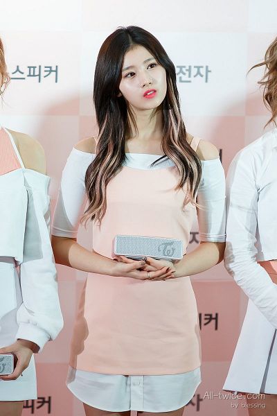 Tags: K-Pop, Twice, Minatozaki Sana