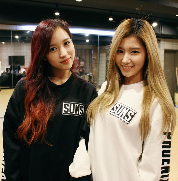 Tags: K-Pop, Twice, Myoui Mina, Minatozaki Sana, Matching Outfit, Arm In Arm, Red Hair, Sweater, Two Girls