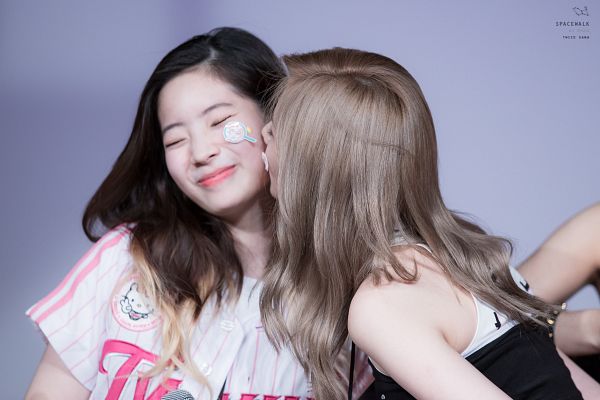 Tags: K-Pop, Twice, Kim Dahyun, Minatozaki Sana, Wallpaper