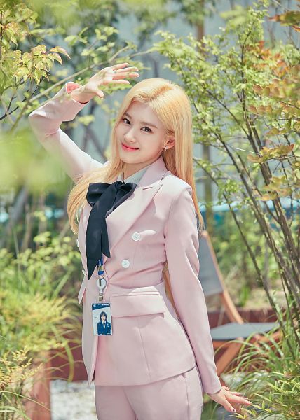 Tags: K-Pop, Twice, Minatozaki Sana, Bow, Tree, Outdoors, Pink Pants, Pink Jacket, Black Neckwear, Pink Outerwear, Black Bow