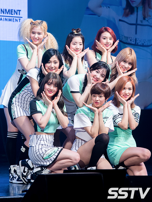 Tags: K-Pop, Twice, Minatozaki Sana, Hirai Momo, Kim Dahyun, Im Nayeon, Tzuyu, Son Chaeyoung, Myoui Mina, Yoo Jeongyeon, Jihyo