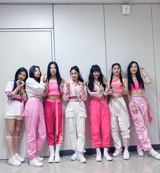 Tags: K-Pop, Cignature, Jeewon, Goo Semi, Belle, Seline, Ye Ah, Sunn (Cignature), Chaesol, Group, Full Group, Pink Outfit