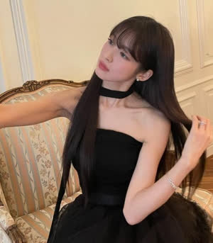 오마이걸 아린 블랙 드레스 인형 미모